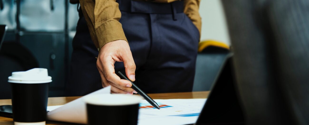 man presents smart home lead to lease data to a client