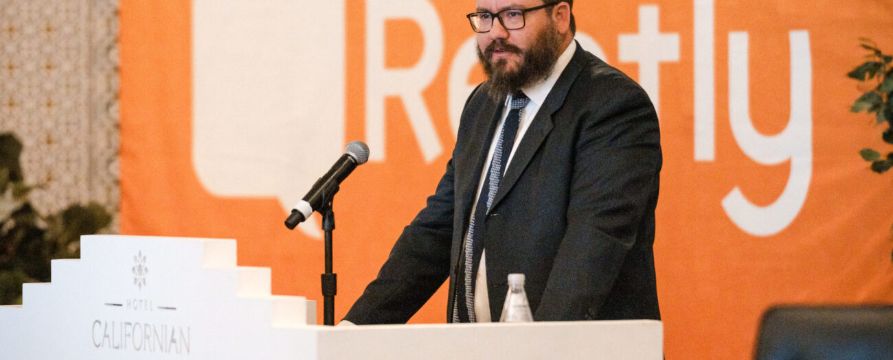 Merrick Lackner, Rently CEO and Founder speaking at the podium during the Rently Summit 2022